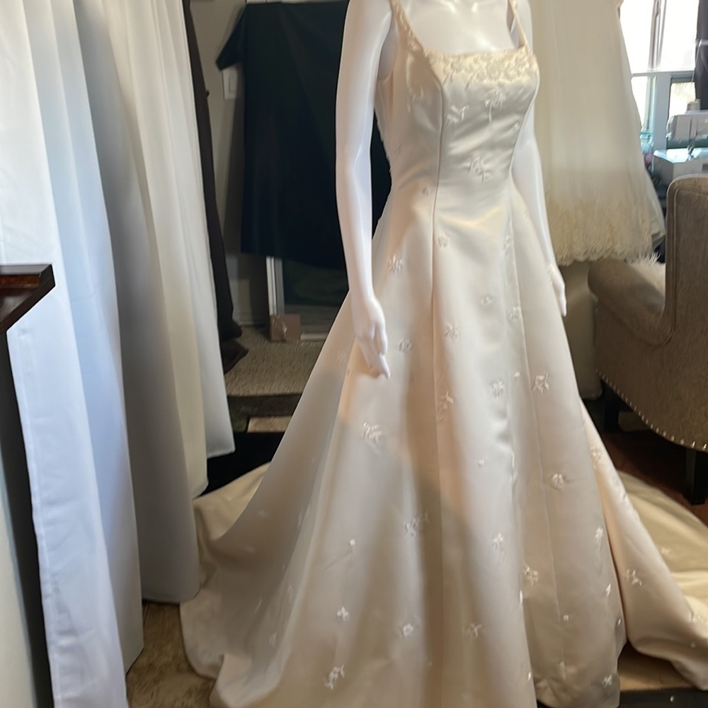 Elegant Cream Wedding Dress